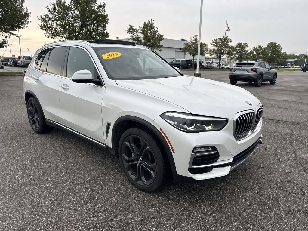 Used 2019 BMW X5 xDrive40i w/ Convenience Package AWD/4WD image 2