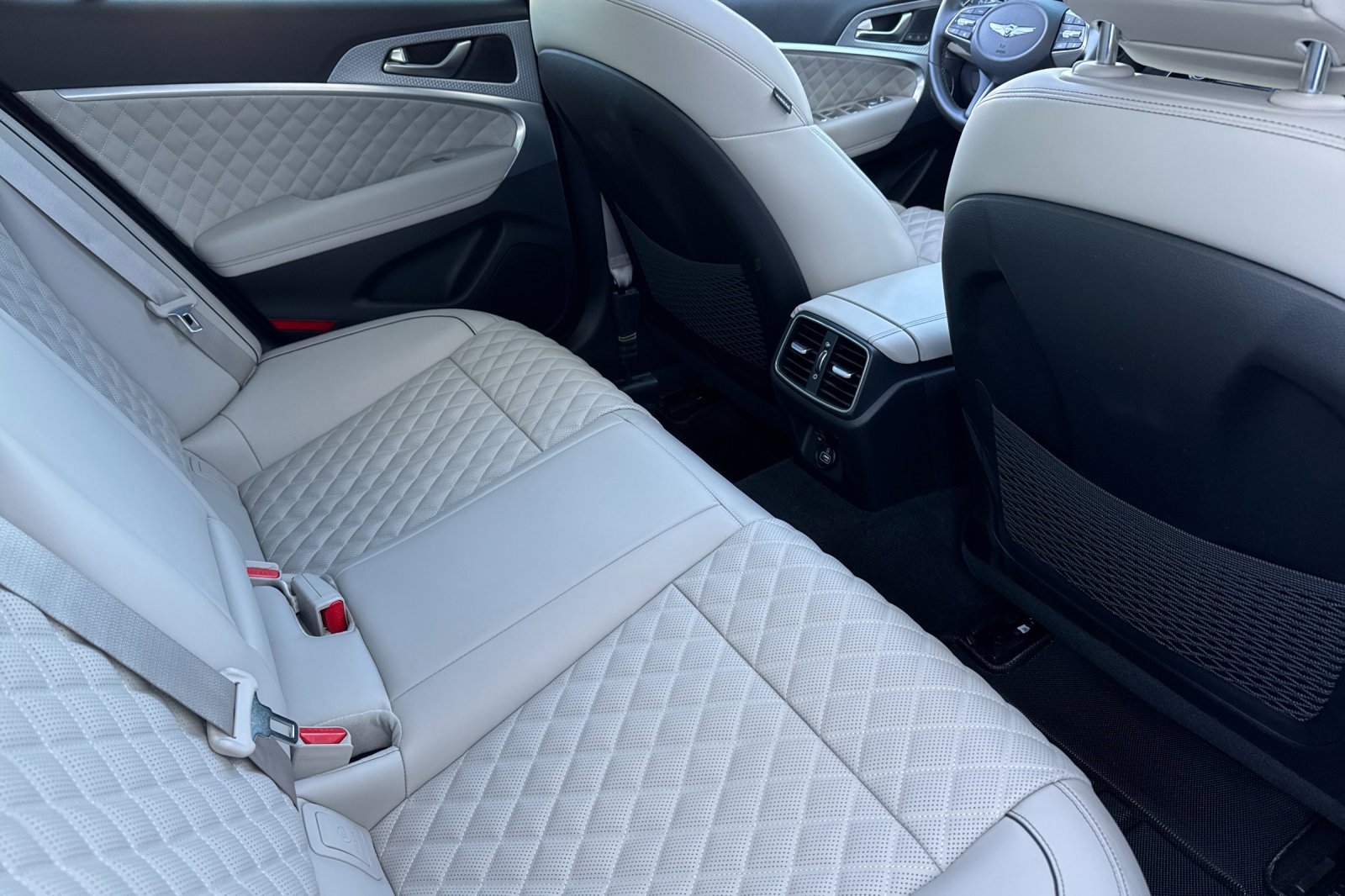 Used 2022 Genesis G70 3.3T image 16