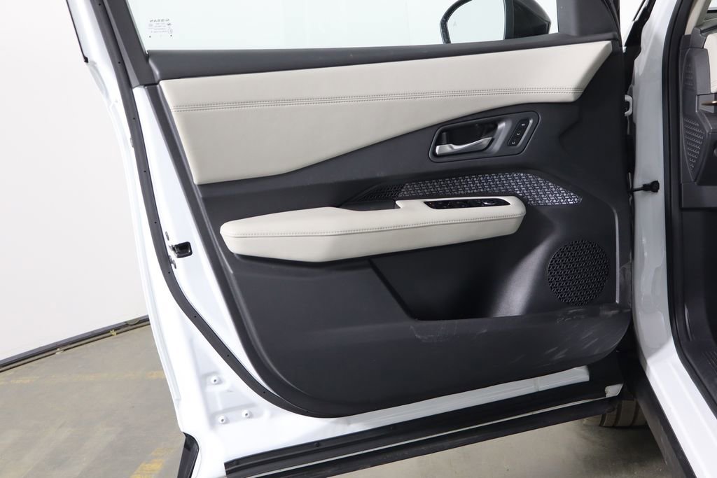 Used 2023 Nissan Ariya FWD image 19