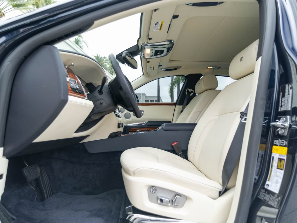 Used 2013 Rolls-Royce Ghost RWD image 25