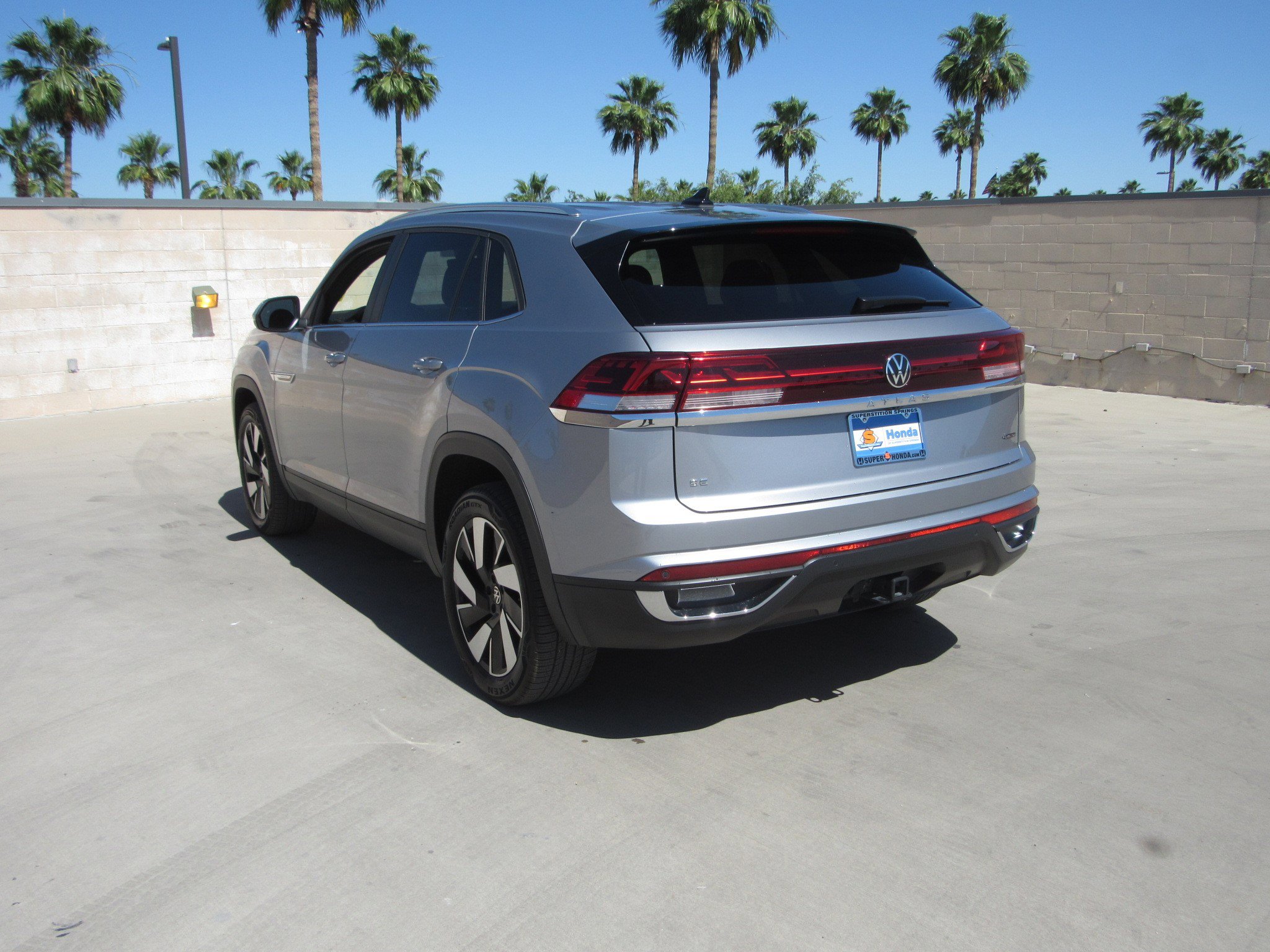 Used 2025 Volkswagen Atlas Cross Sport SE AWD/4WD image 6