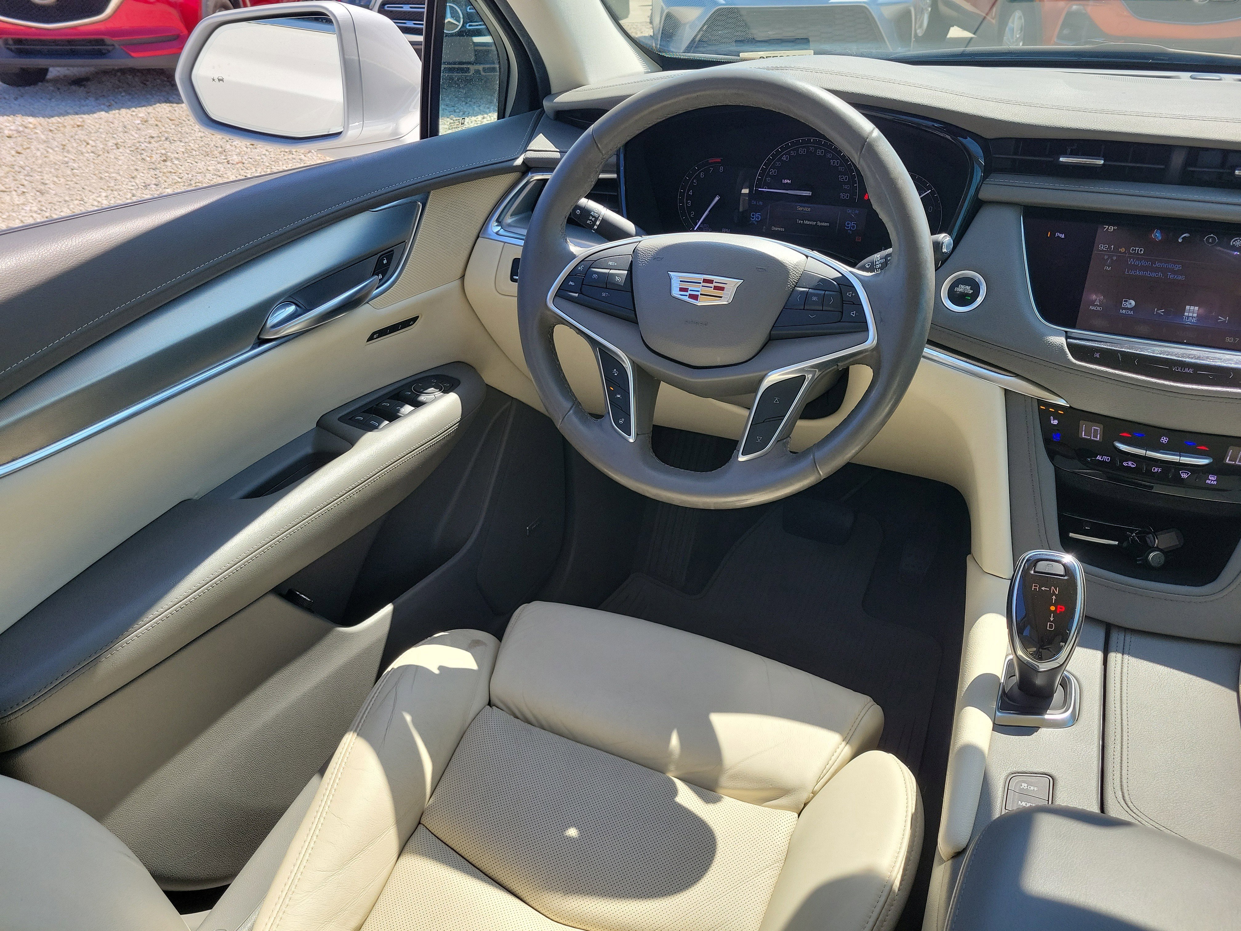 Used 2017 Cadillac XT5 Premium Luxury w/ LPO, Wheel Lock Package image 17