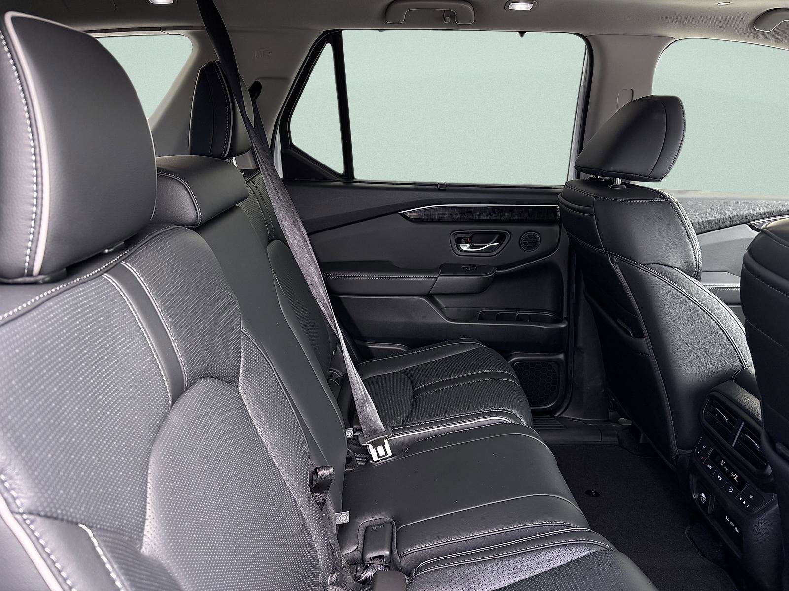 Certified 2025 Honda Pilot Elite image 34