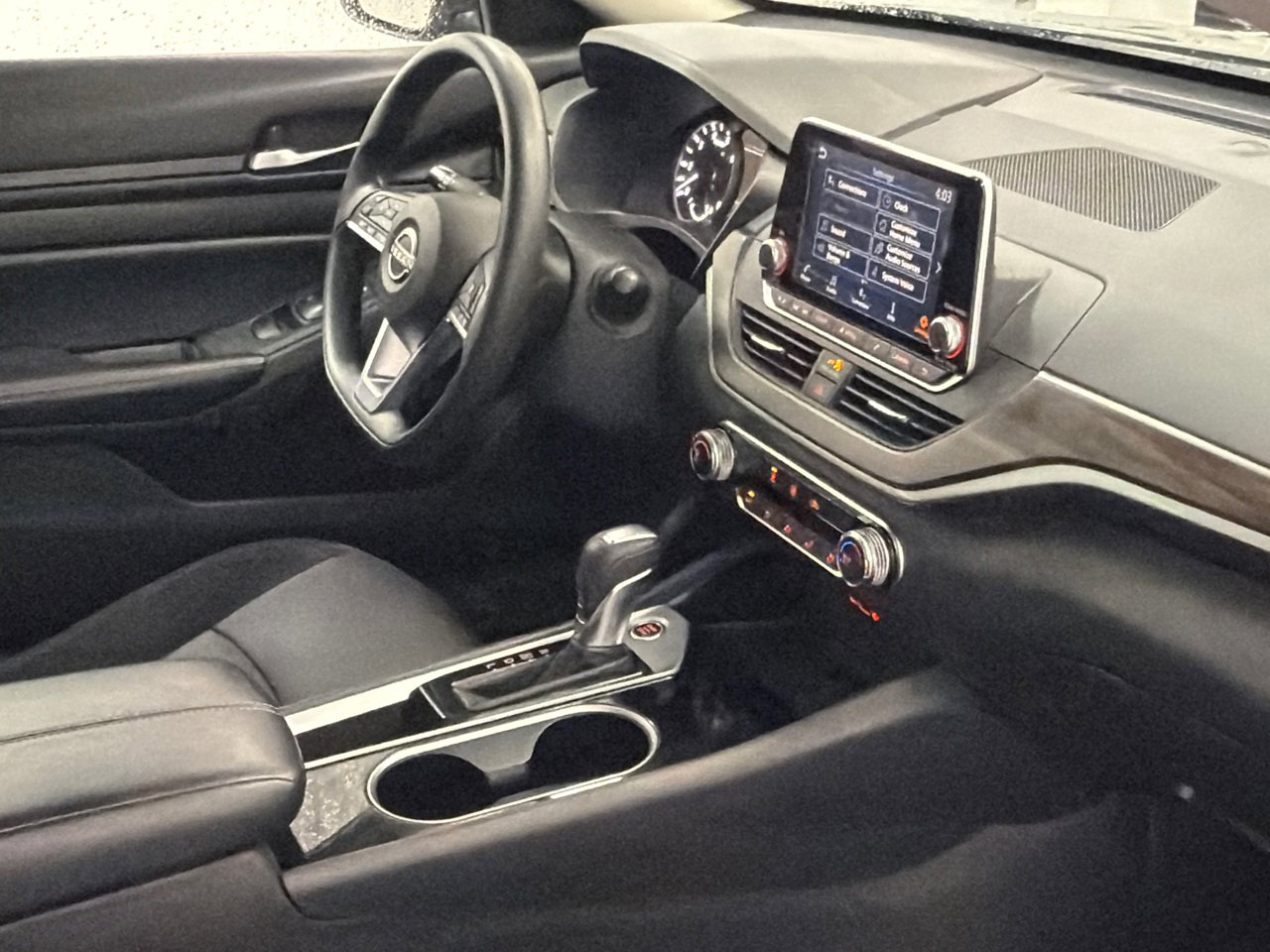 Used 2024 Nissan Altima 2.5 SV image 8