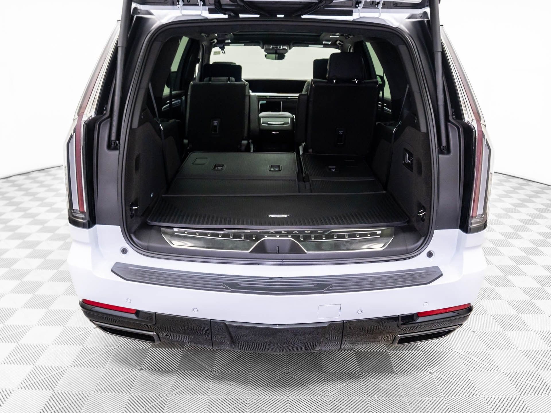 New 2026 Cadillac Escalade Platinum Sport w/ LPO, ONYX Package image 36