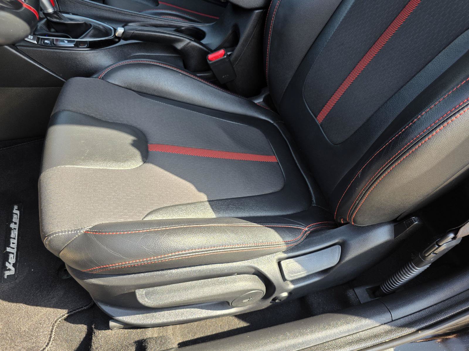 Used 2020 Hyundai Veloster Turbo FWD image 34