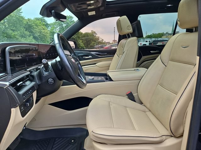 Used 2021 Cadillac Escalade Premium Luxury w/ Performance Package AWD/4WD image 29