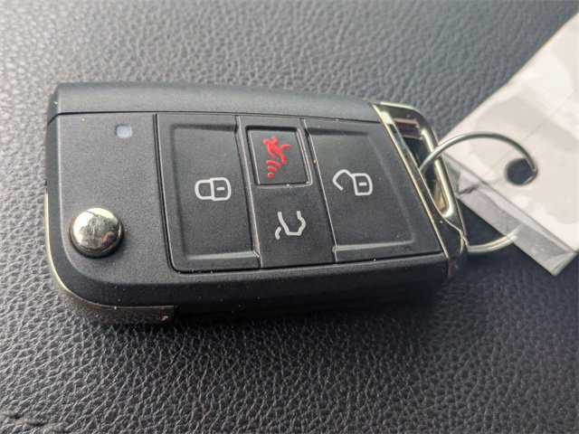 Used 2022 Volkswagen Tiguan SE R-Line image 32