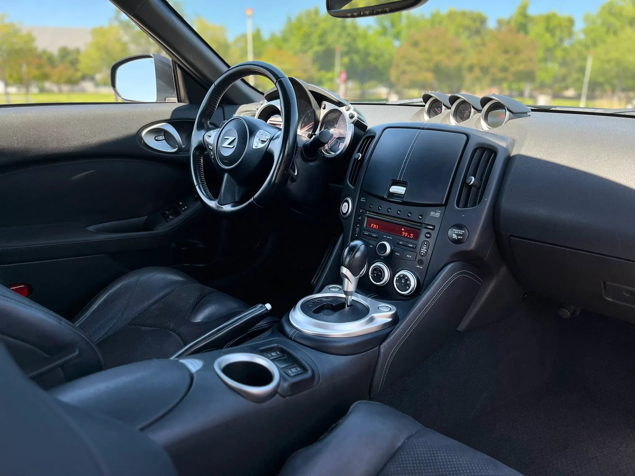 Used 2011 Nissan 370Z Touring w/ Sport Pkg RWD image 15