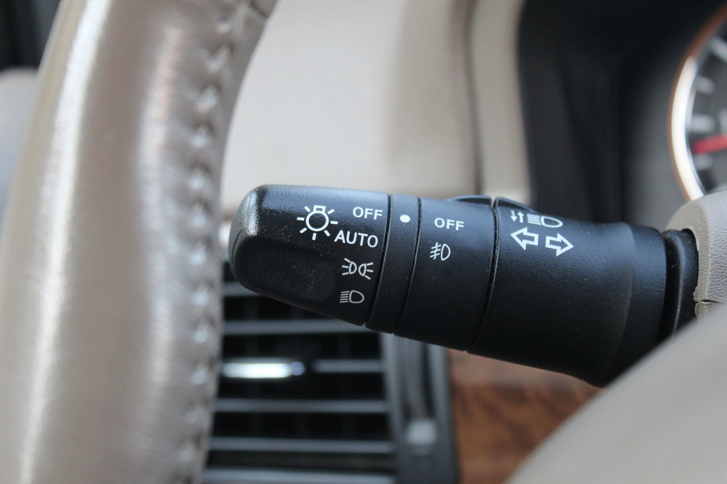 Used 2014 Nissan Armada Platinum image 31