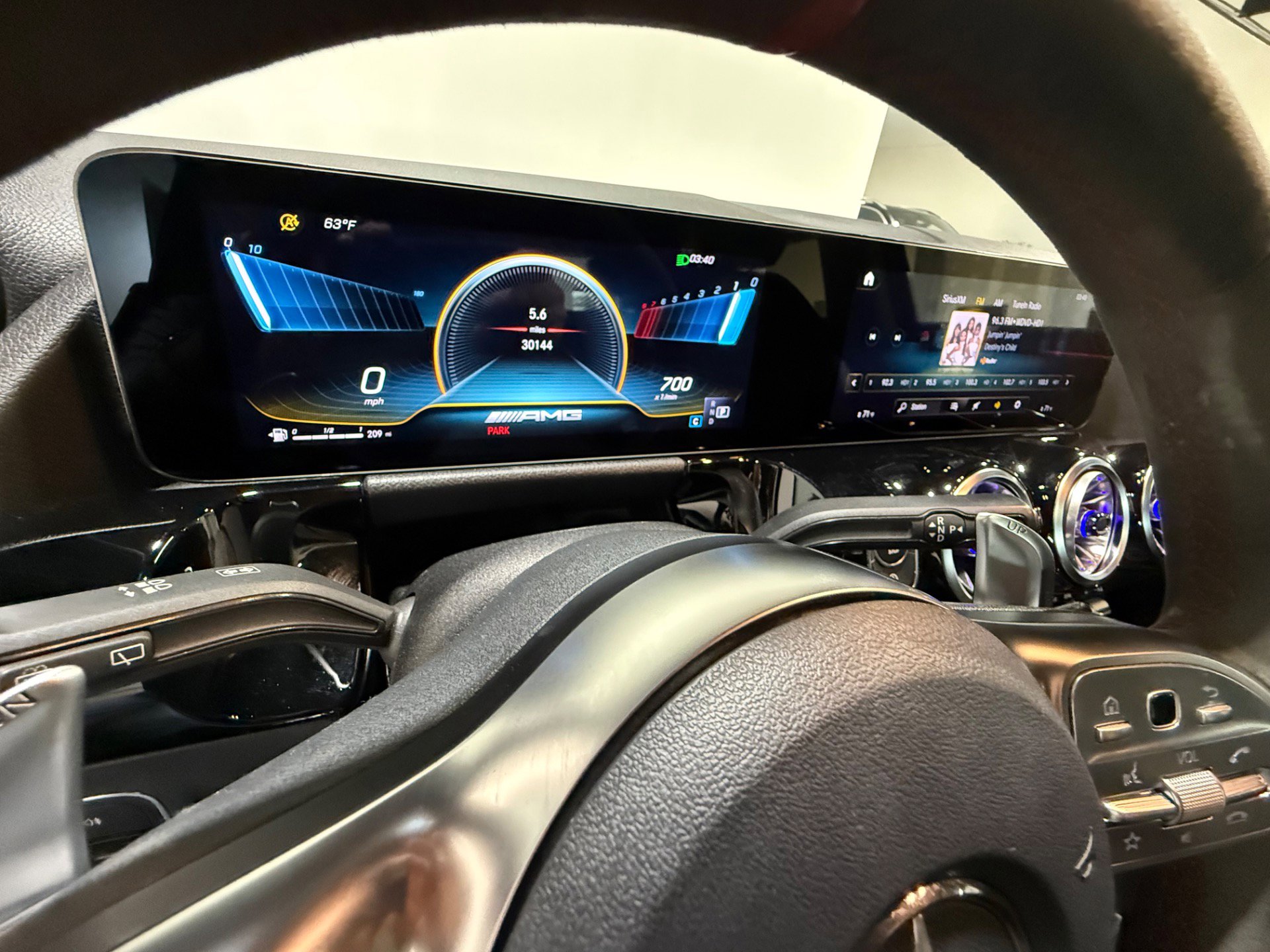 Used 2022 Mercedes-Benz GLA 35 AMG 4MATIC w/ Premium Package Lite image 38