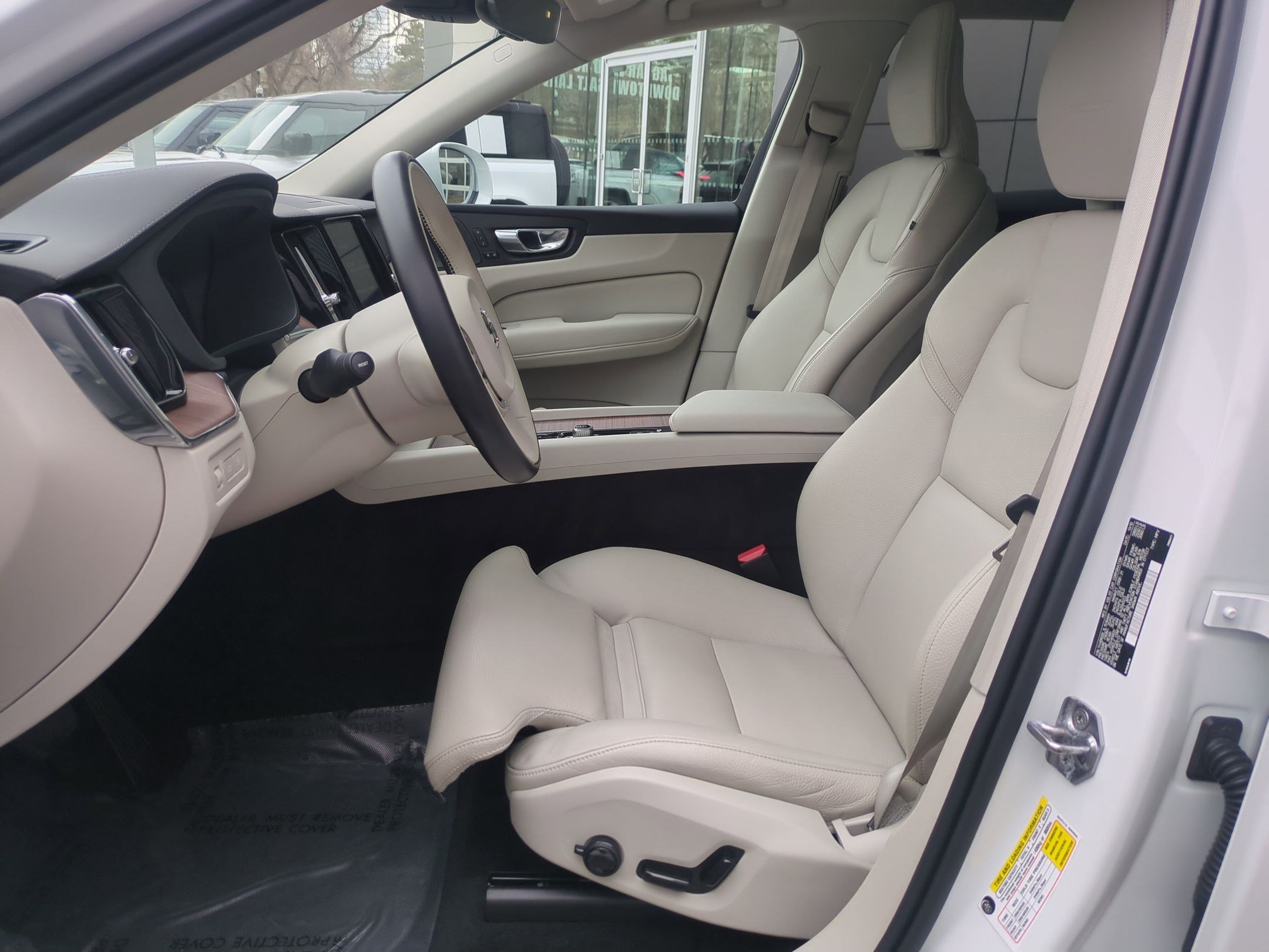 Used 2020 Volvo XC60 T8 Inscription w/ Protection Package Premier image 14