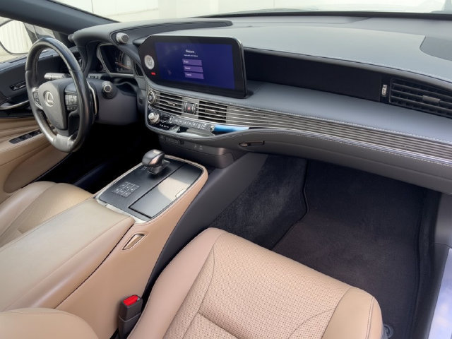Used 2023 Lexus LS 500 w/ Accessory Package (Z2) RWD image 32