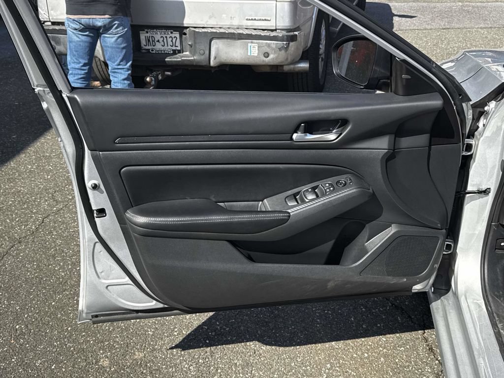 Used 2024 Nissan Altima 2.5 SV FWD image 13