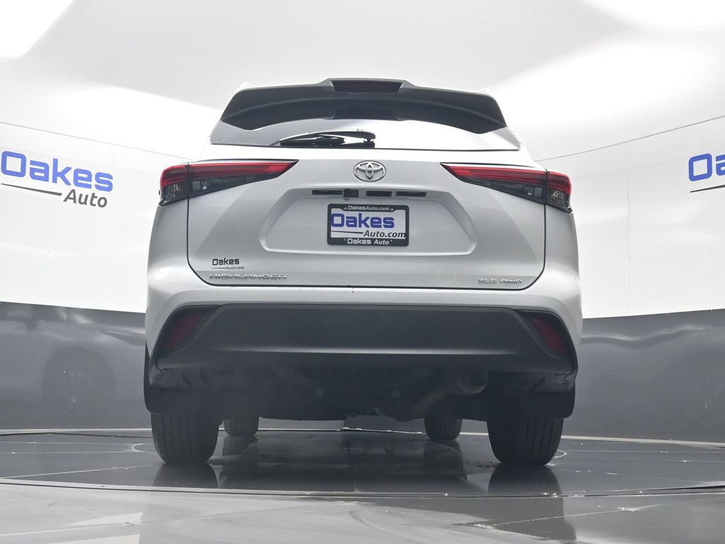 Used 2022 Toyota Highlander XLE AWD/4WD image 44