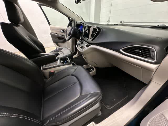 Used 2023 Chrysler Pacifica Touring-L FWD image 20