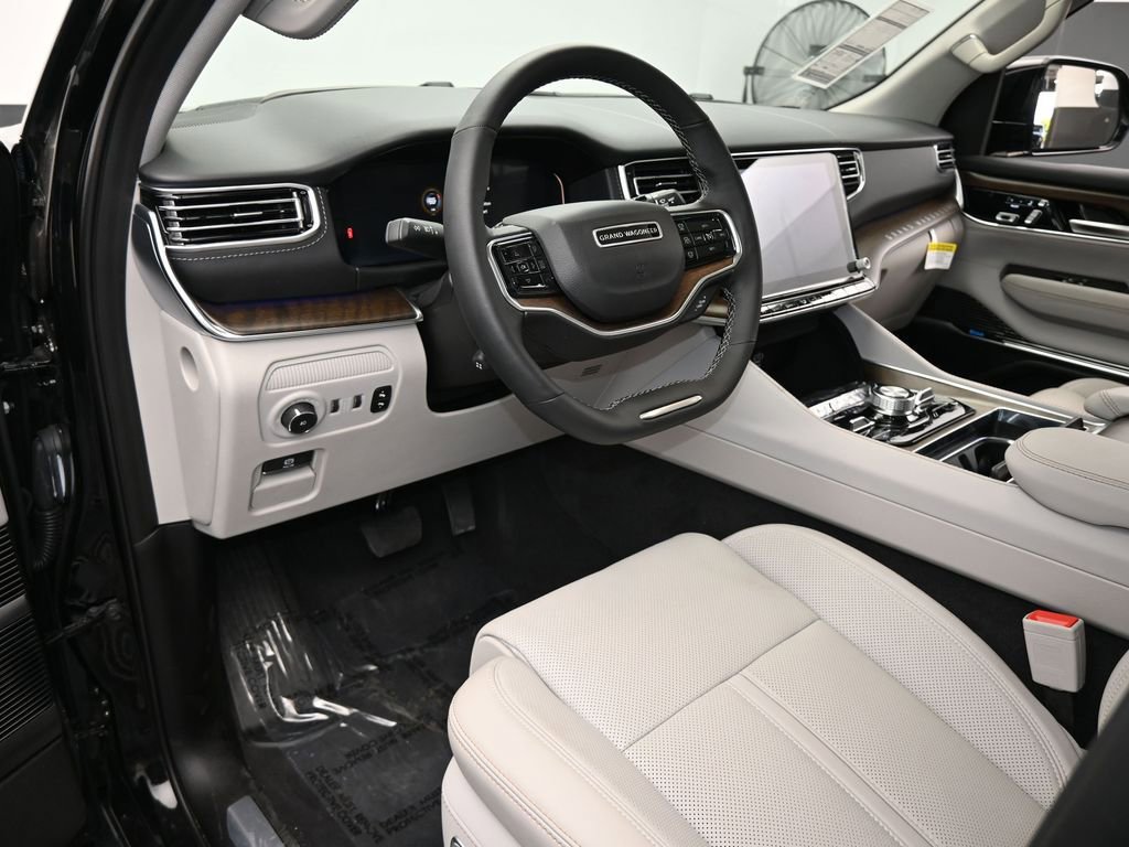 Used 2024 Jeep Grand Wagoneer L 4WD image 10