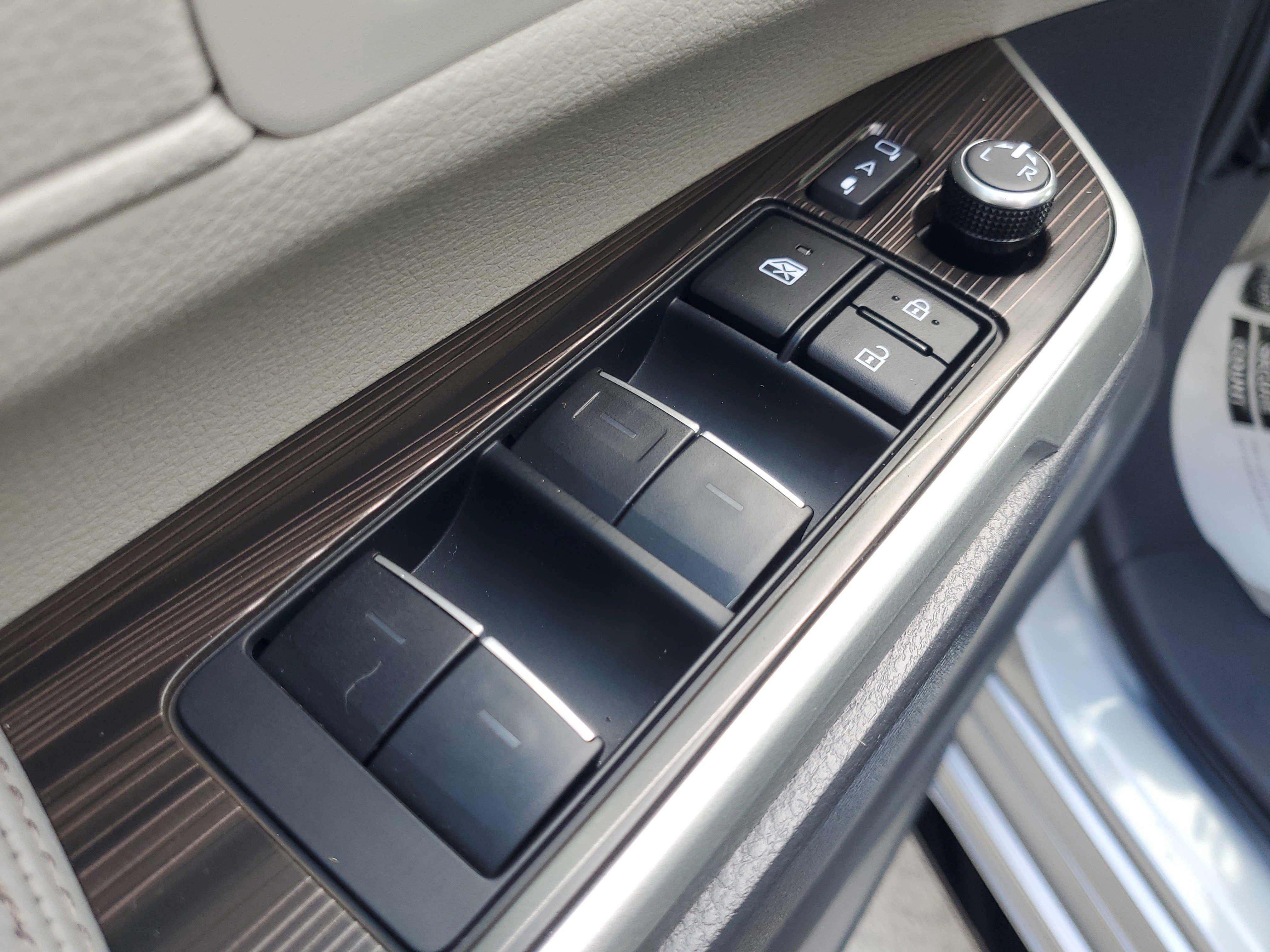 Certified 2024 Toyota Sienna Limited image 17