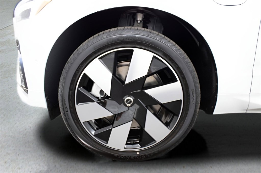 Used 2025 Volvo XC60 T8 Plus w/ Protection Package Premier image 4