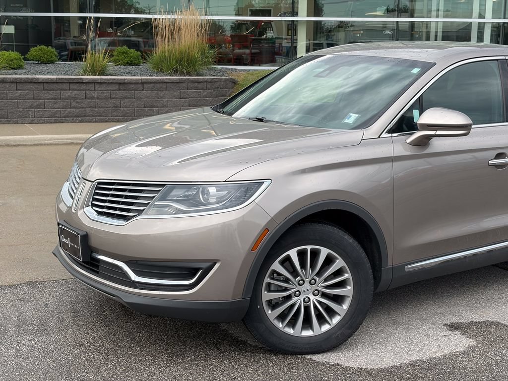 Used 2018 Lincoln MKX Select w/ Select Plus Package AWD/4WD image 2