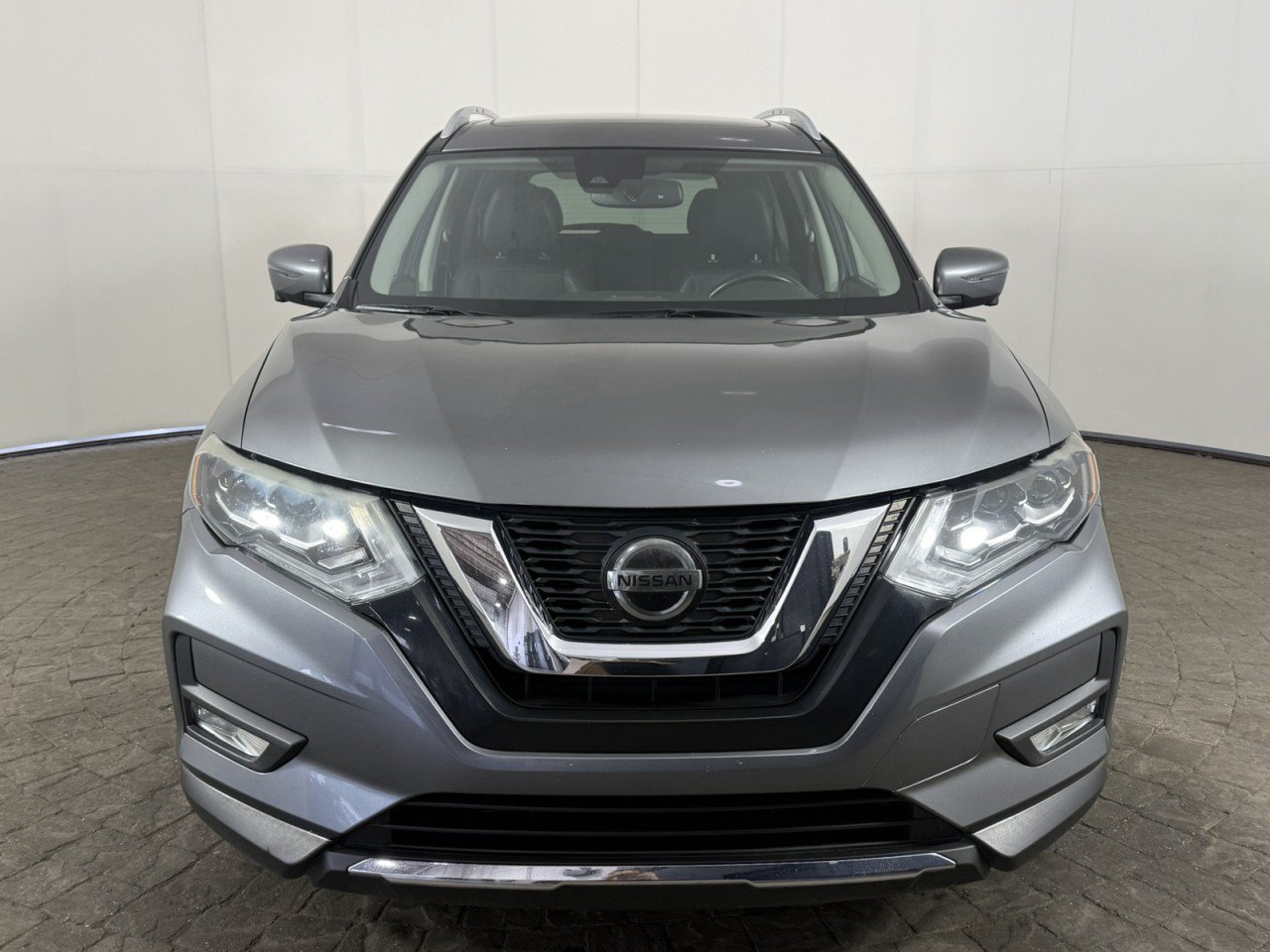 Used 2018 Nissan Rogue SL w/ Premium Package AWD/4WD image 2