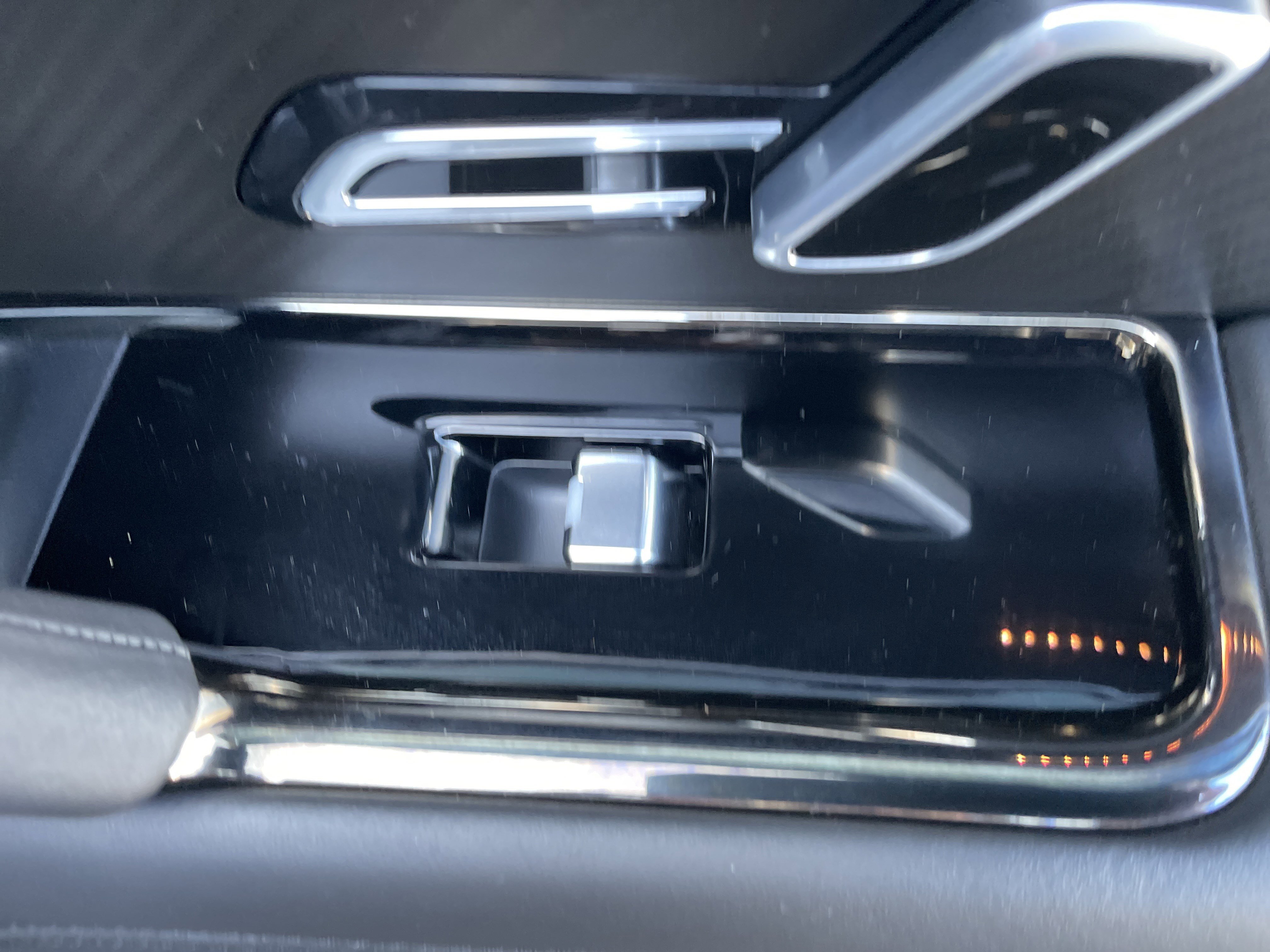 Used 2024 Land Rover Range Rover Sport image 18