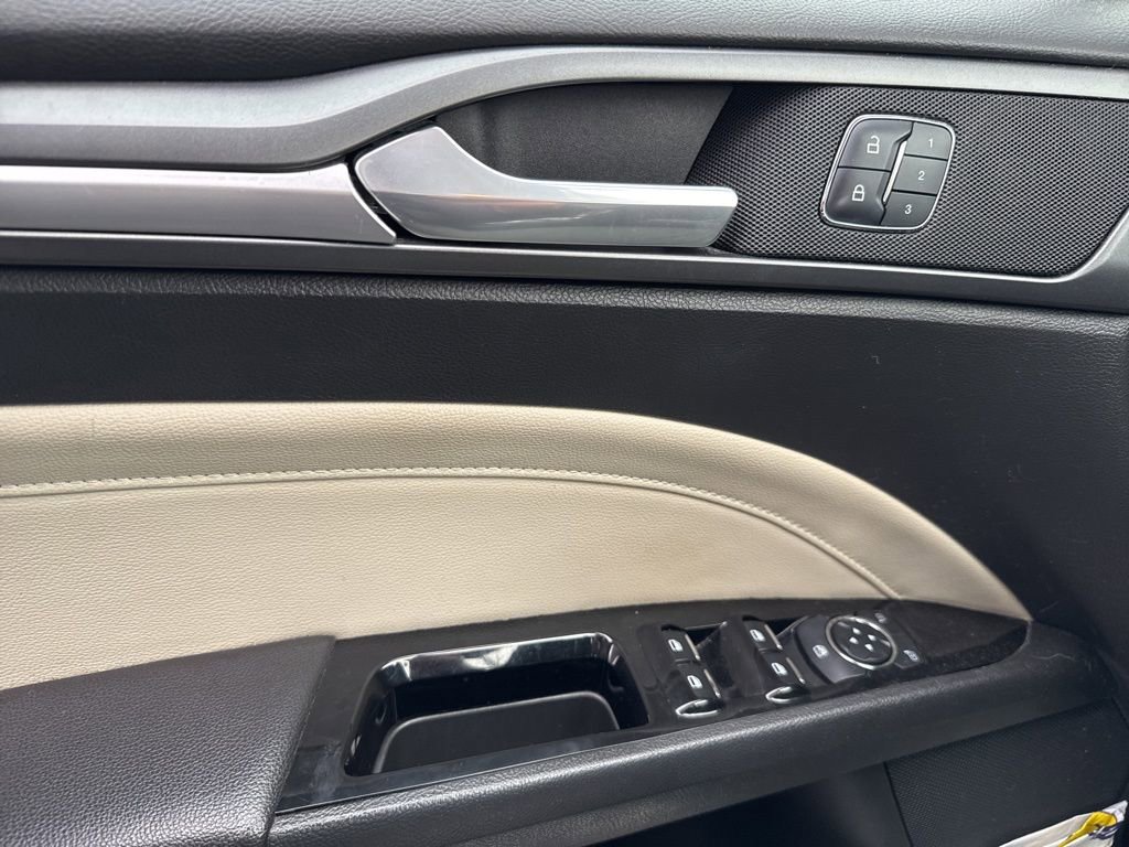 Used 2015 Ford Fusion Titanium image 23