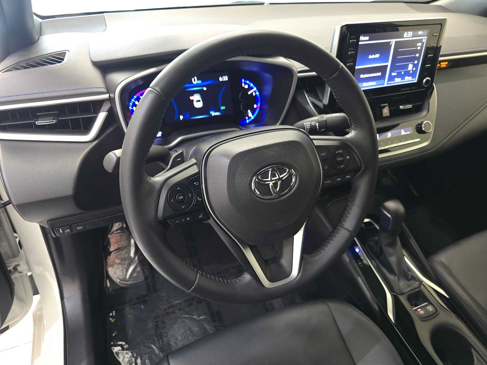 Used 2020 Toyota Corolla XSE FWD image 2