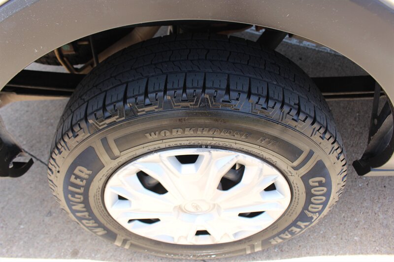 Used 2023 Ford Transit 350 XLT RWD image 32