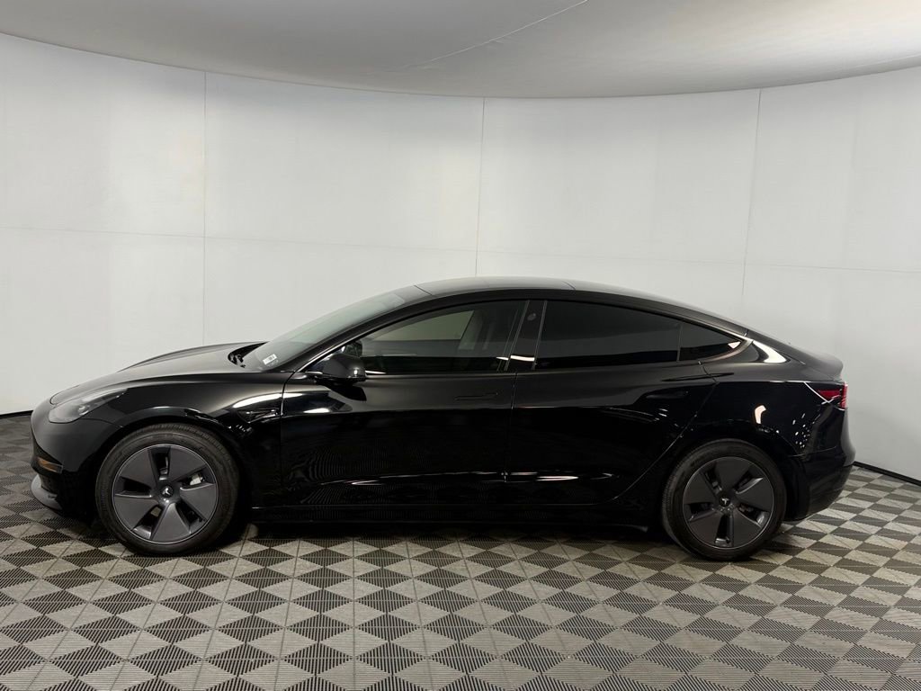 Used 2023 Tesla Model 3 Standard Range image 9