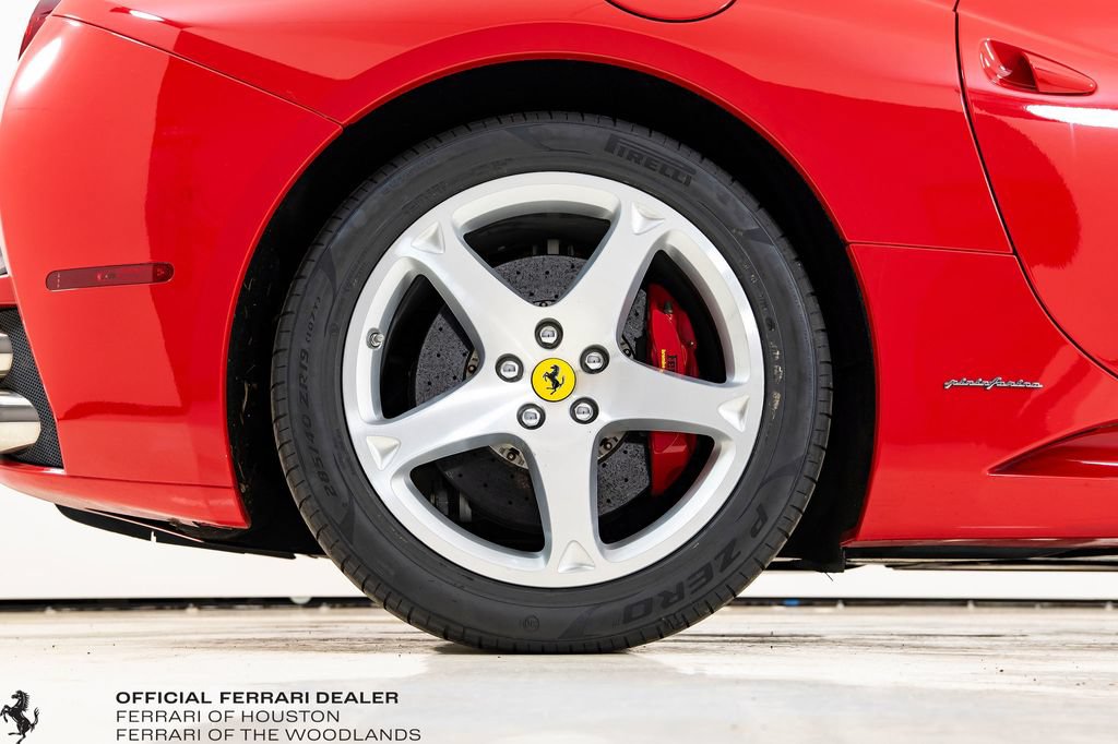 Used 2010 Ferrari California RWD image 22