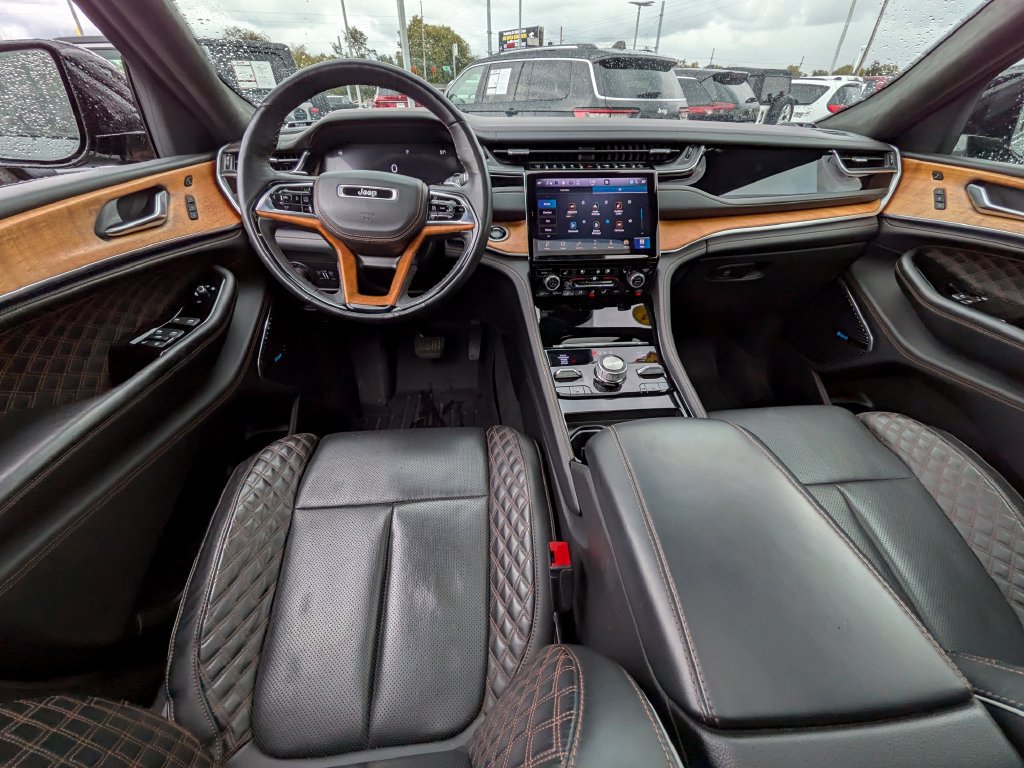 Used 2022 Jeep Grand Cherokee Summit AWD/4WD image 12