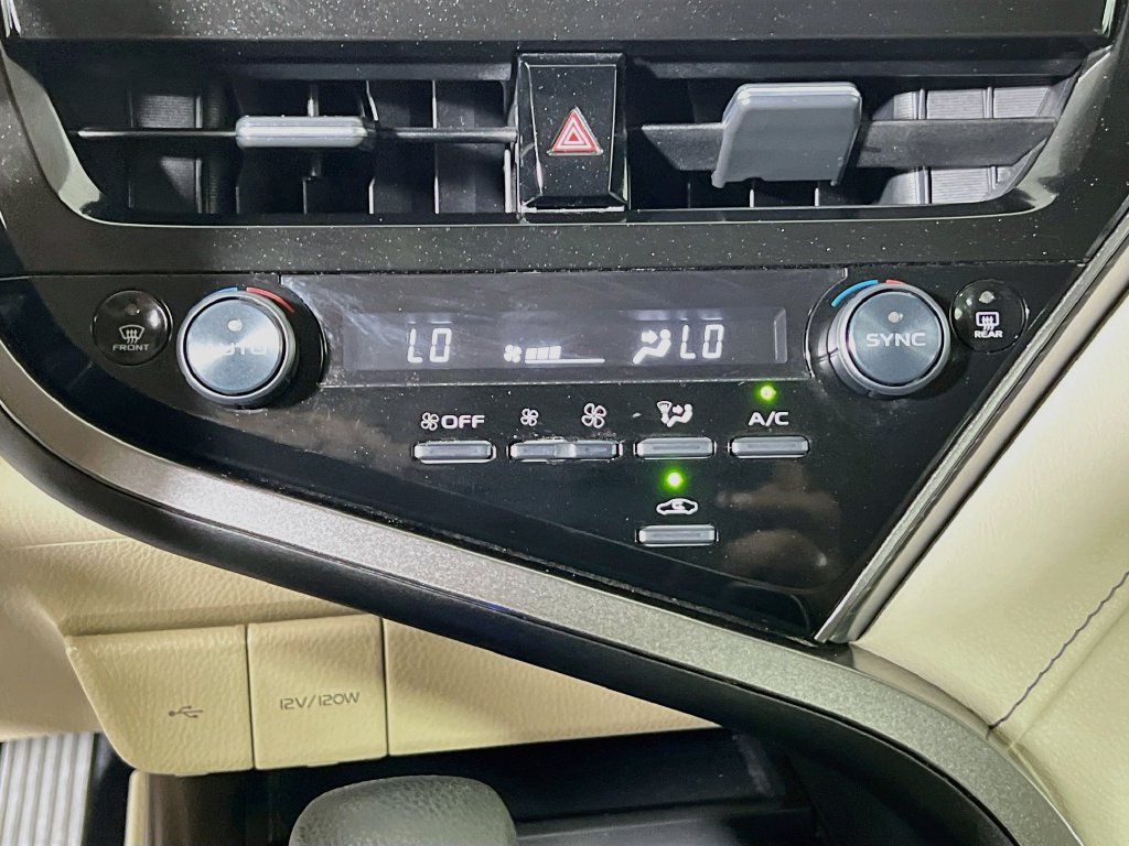 Used 2024 Toyota Camry LE FWD image 18
