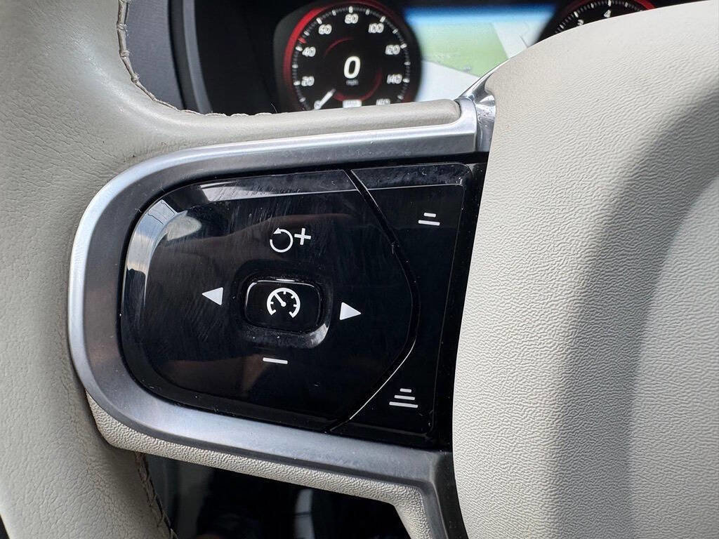 Used 2019 Volvo XC90 T6 Momentum w/ Advanced Package image 18