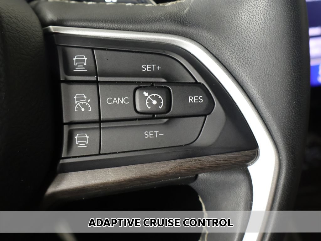 Used 2023 Jeep Grand Cherokee Limited AWD/4WD image 4