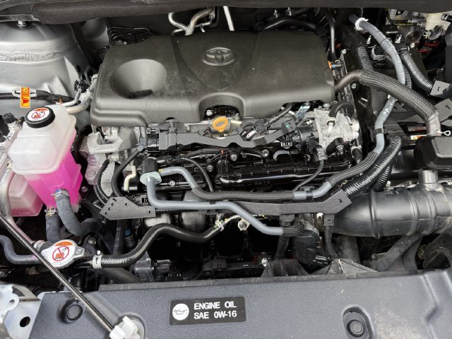 Used 2025 Toyota Sienna XLE FWD image 37