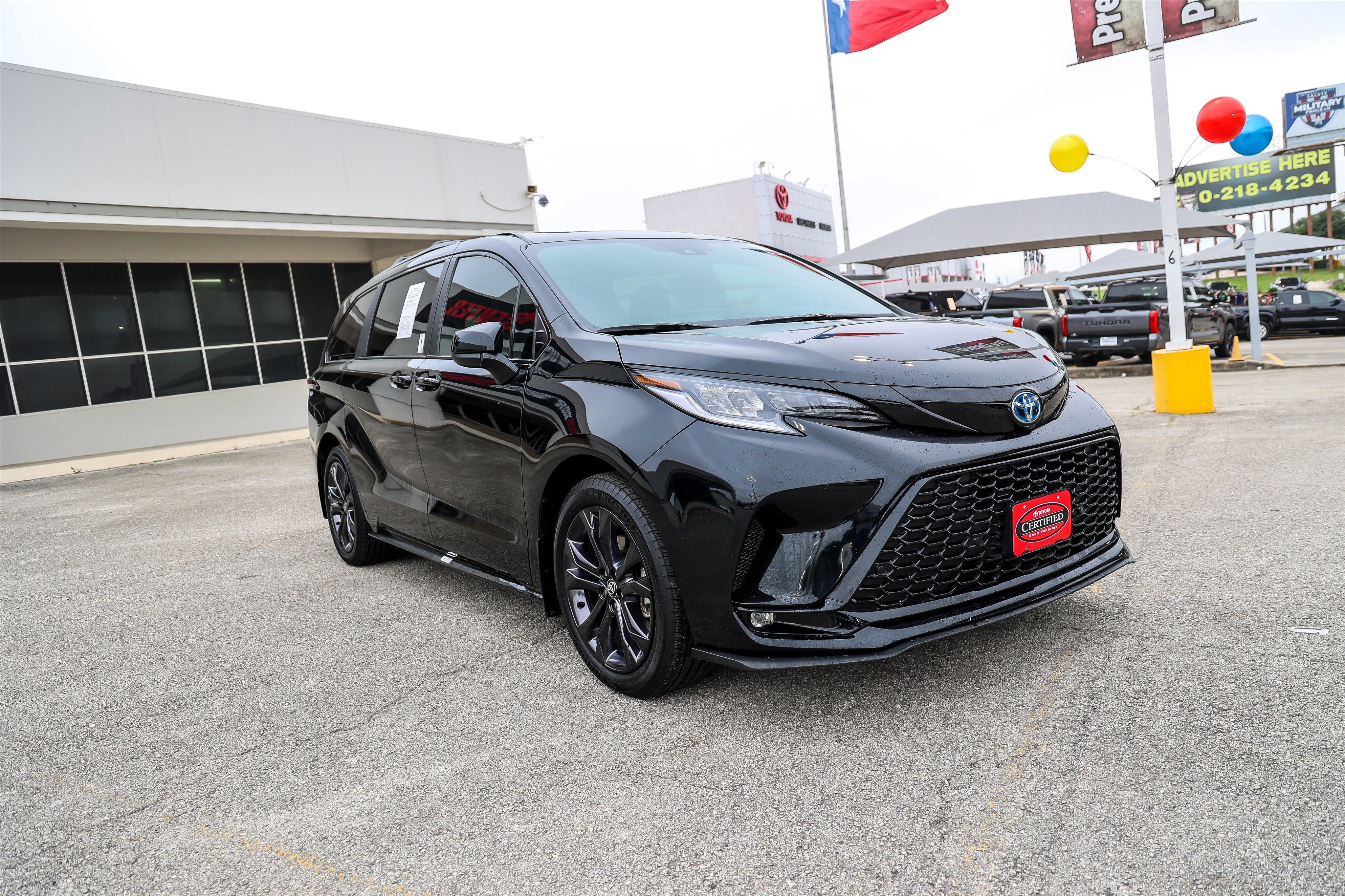 Used 2025 Toyota Sienna XSE w/ XSE Plus Package FWD image 5