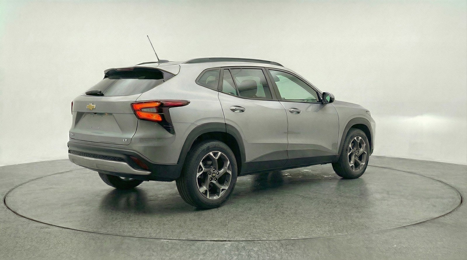 Used 2025 Chevrolet Trax LT w/ LT Convenience Package FWD image 9