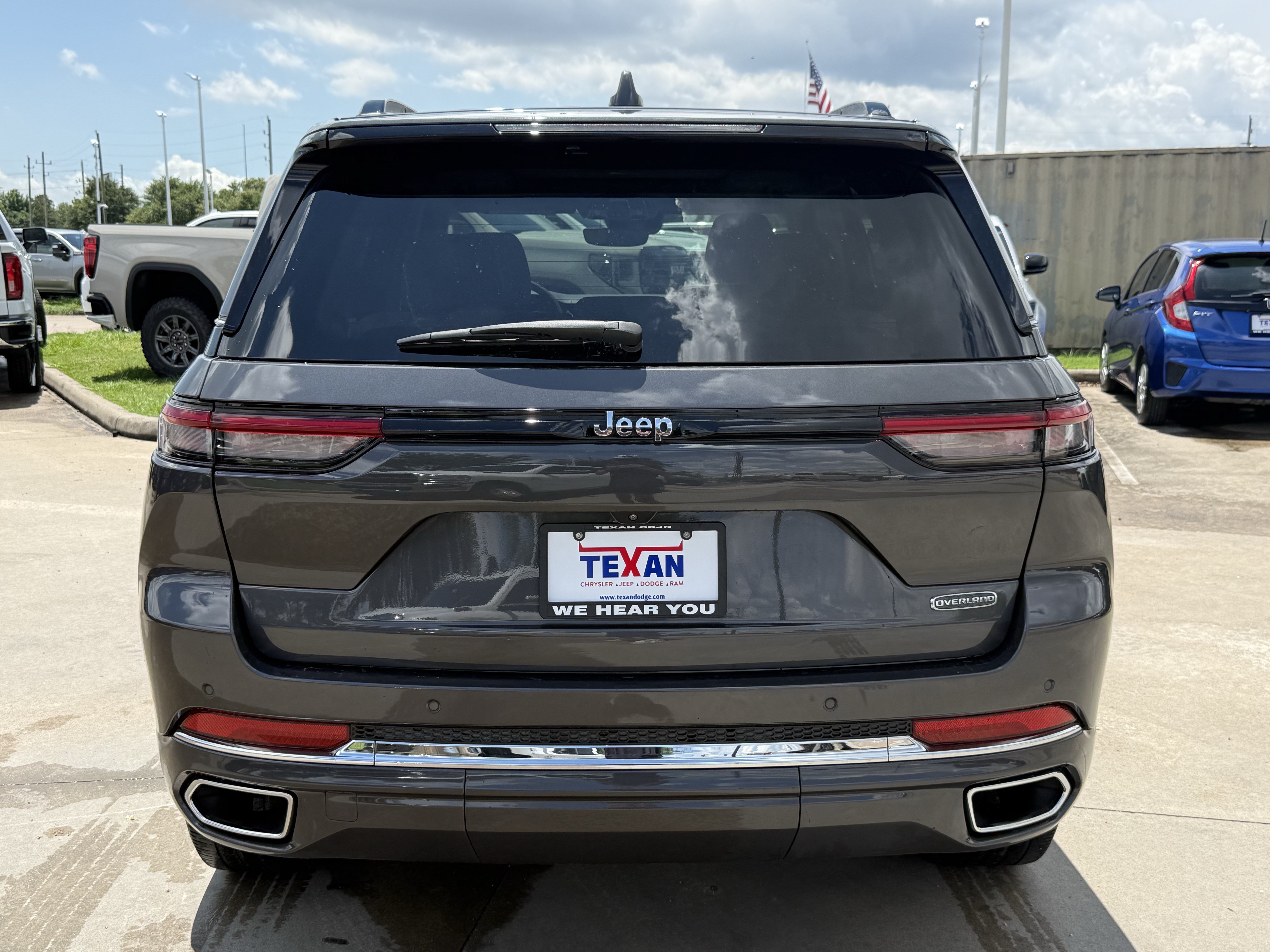 Used 2023 Jeep Grand Cherokee Overland RWD image 6