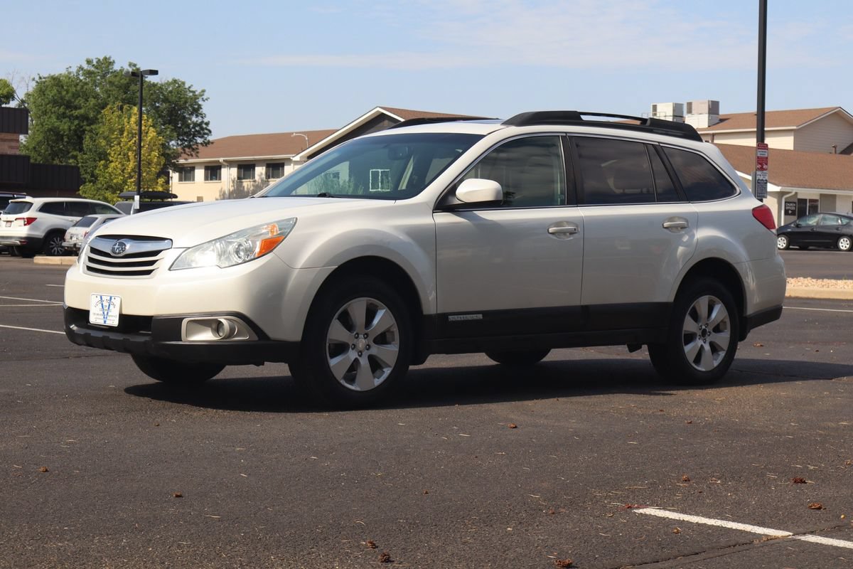 Used 2010 Subaru Outback 2.5i Premium AWD/4WD image 11