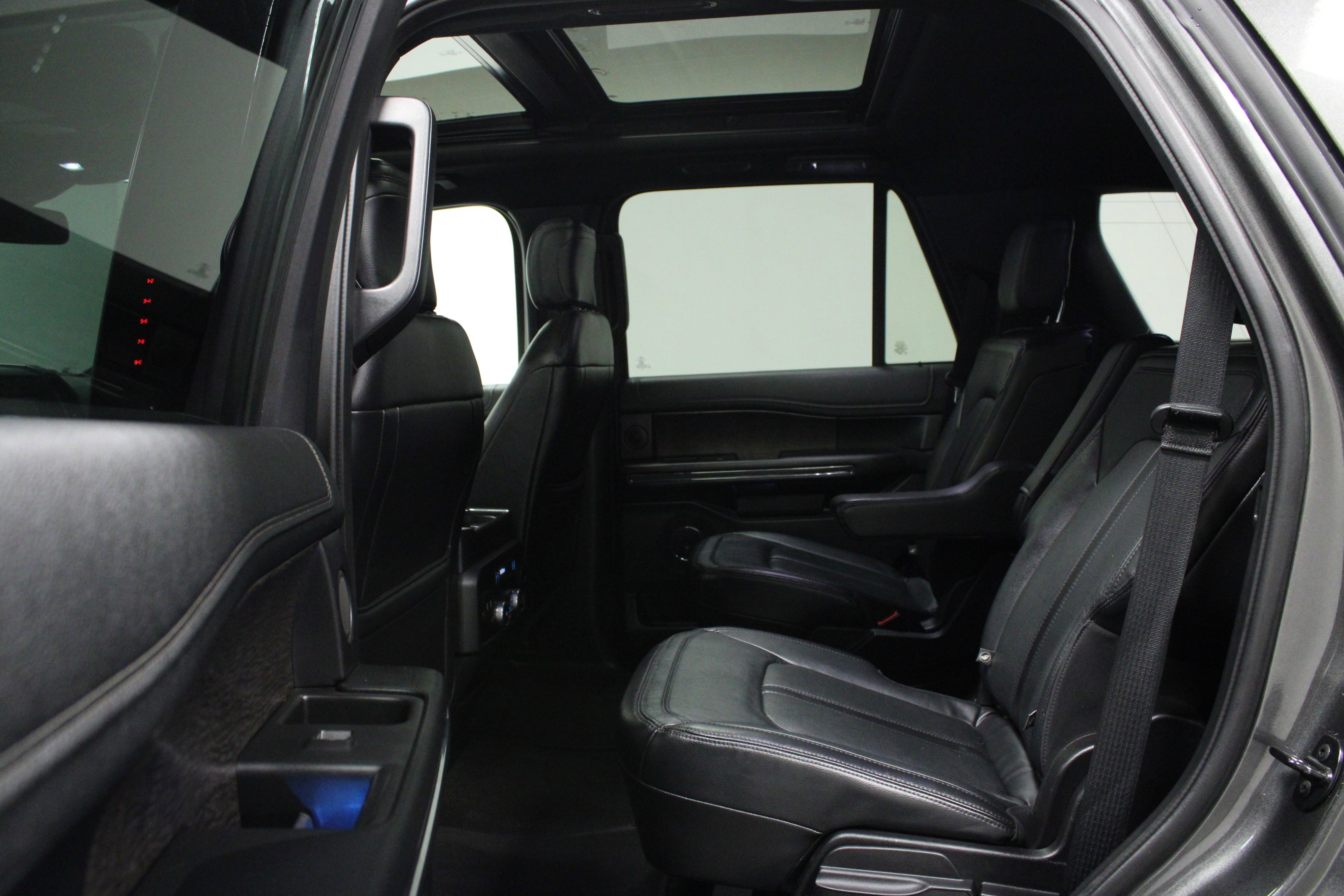 Used 2019 Ford Expedition Limited w/ Equipment Group 301A image 13