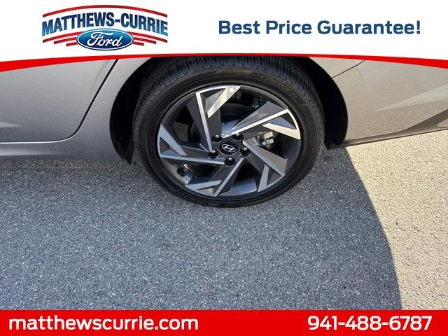 Used 2025 Hyundai Elantra SEL image 13