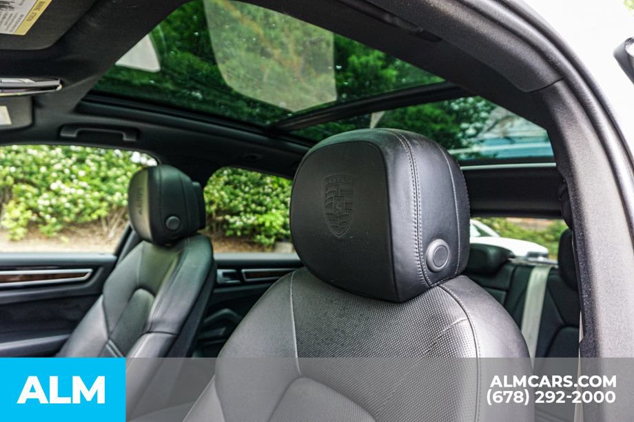 Used 2022 Porsche Cayenne Platinum Edition AWD/4WD image 17
