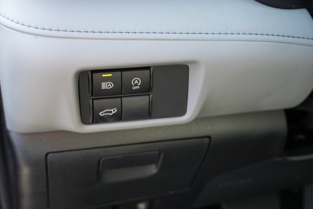 Used 2023 Toyota Highlander XLE FWD image 28