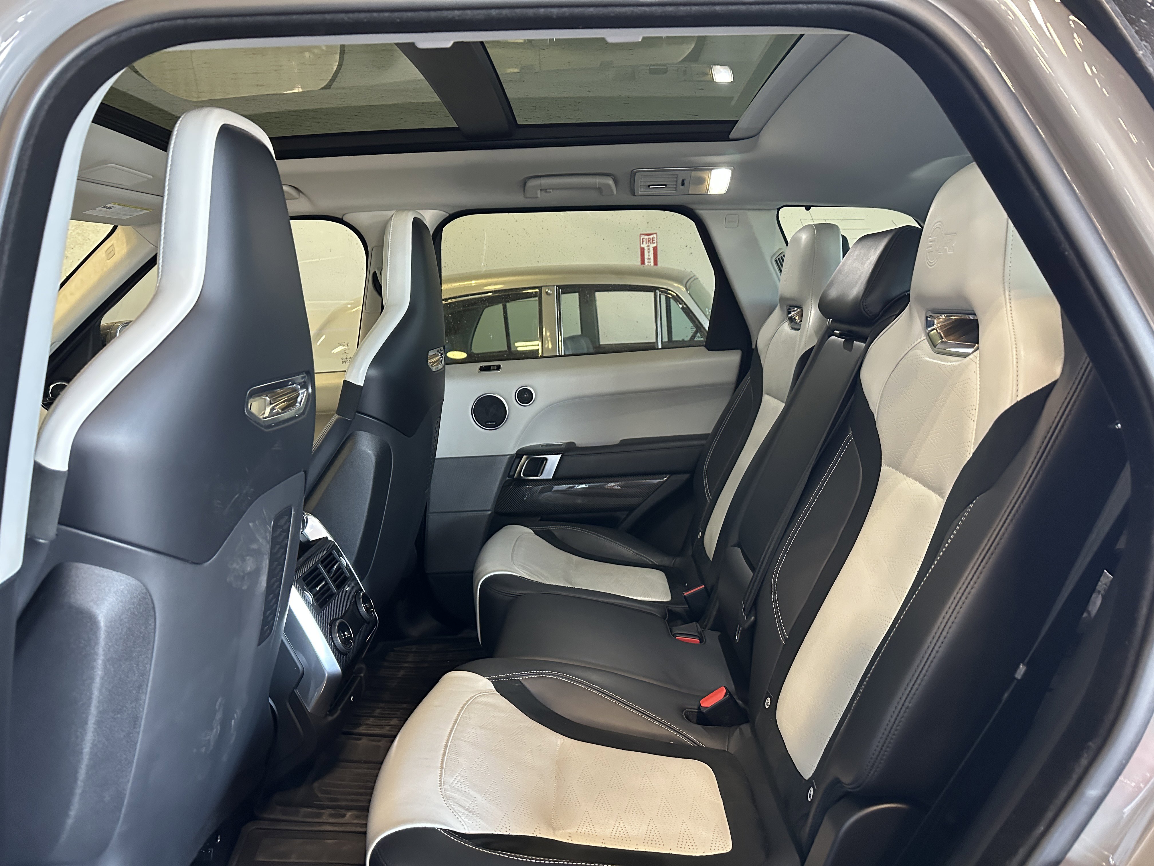 Used 2022 Land Rover Range Rover Sport SVR image 4