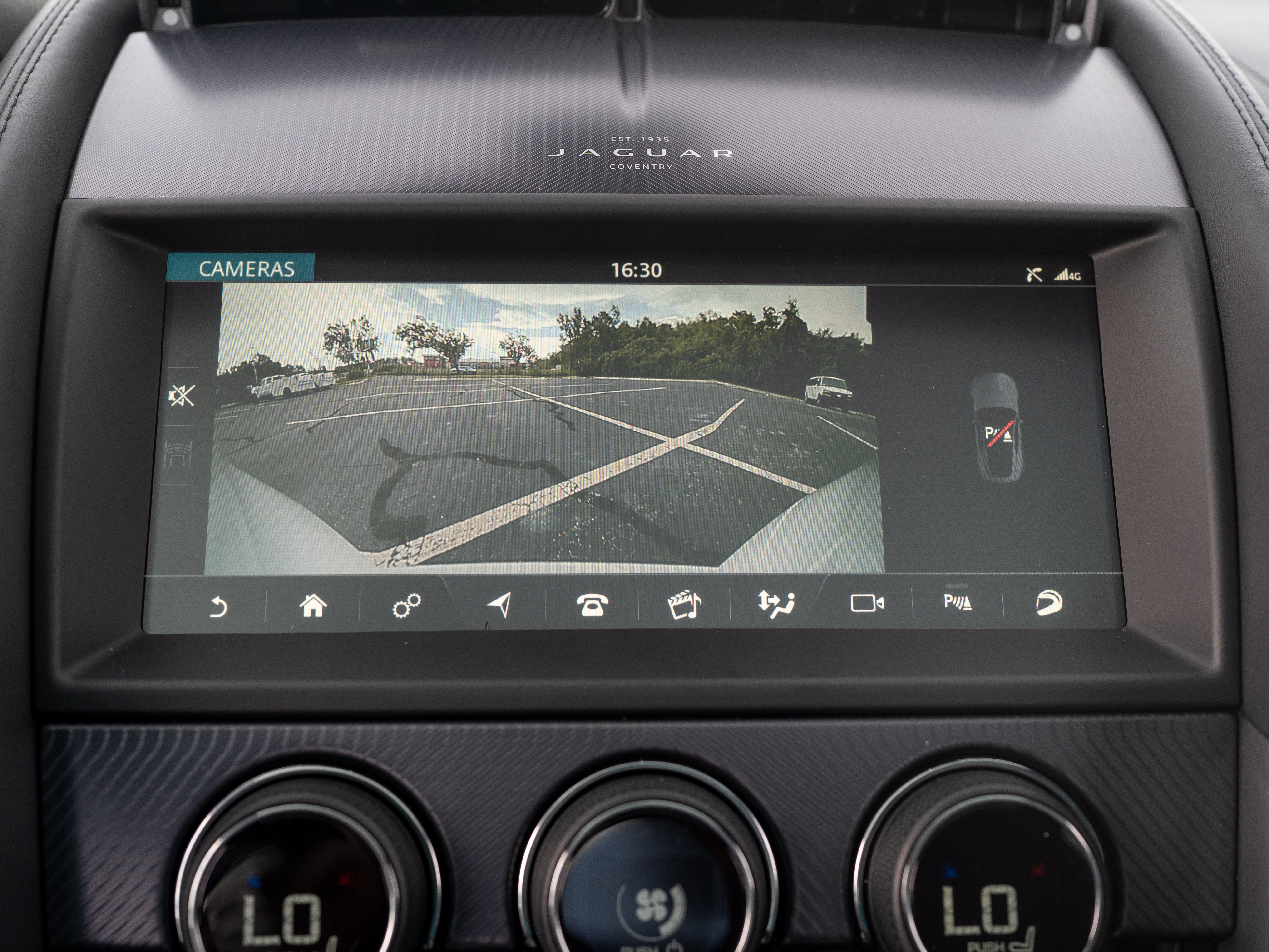 Used 2024 Jaguar F-TYPE R-Dynamic RWD image 28