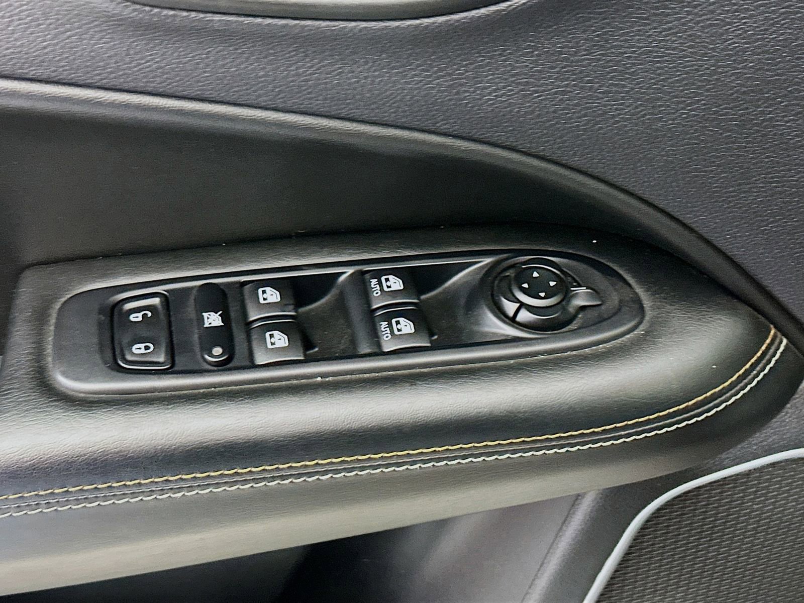 Used 2018 Jeep Compass Sport image 19