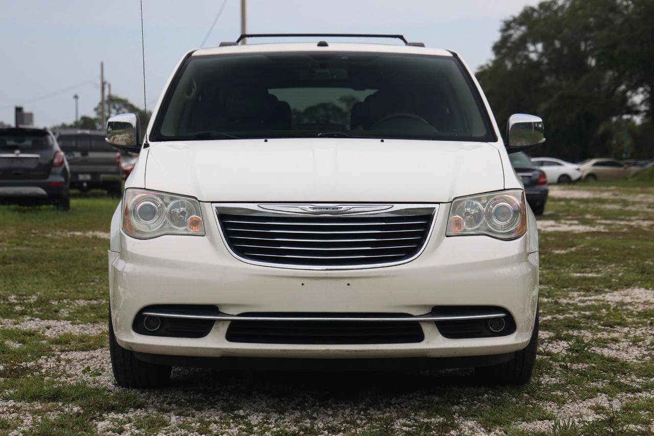 Used 2011 Chrysler Town & Country Limited w/ Trailer Tow Group FWD image 17