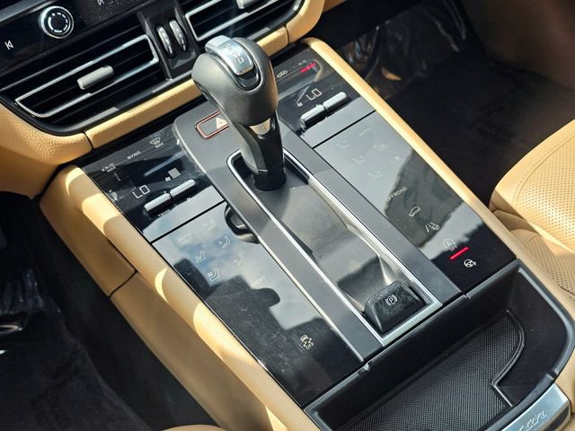 Used 2022 Porsche Macan AWD/4WD image 35