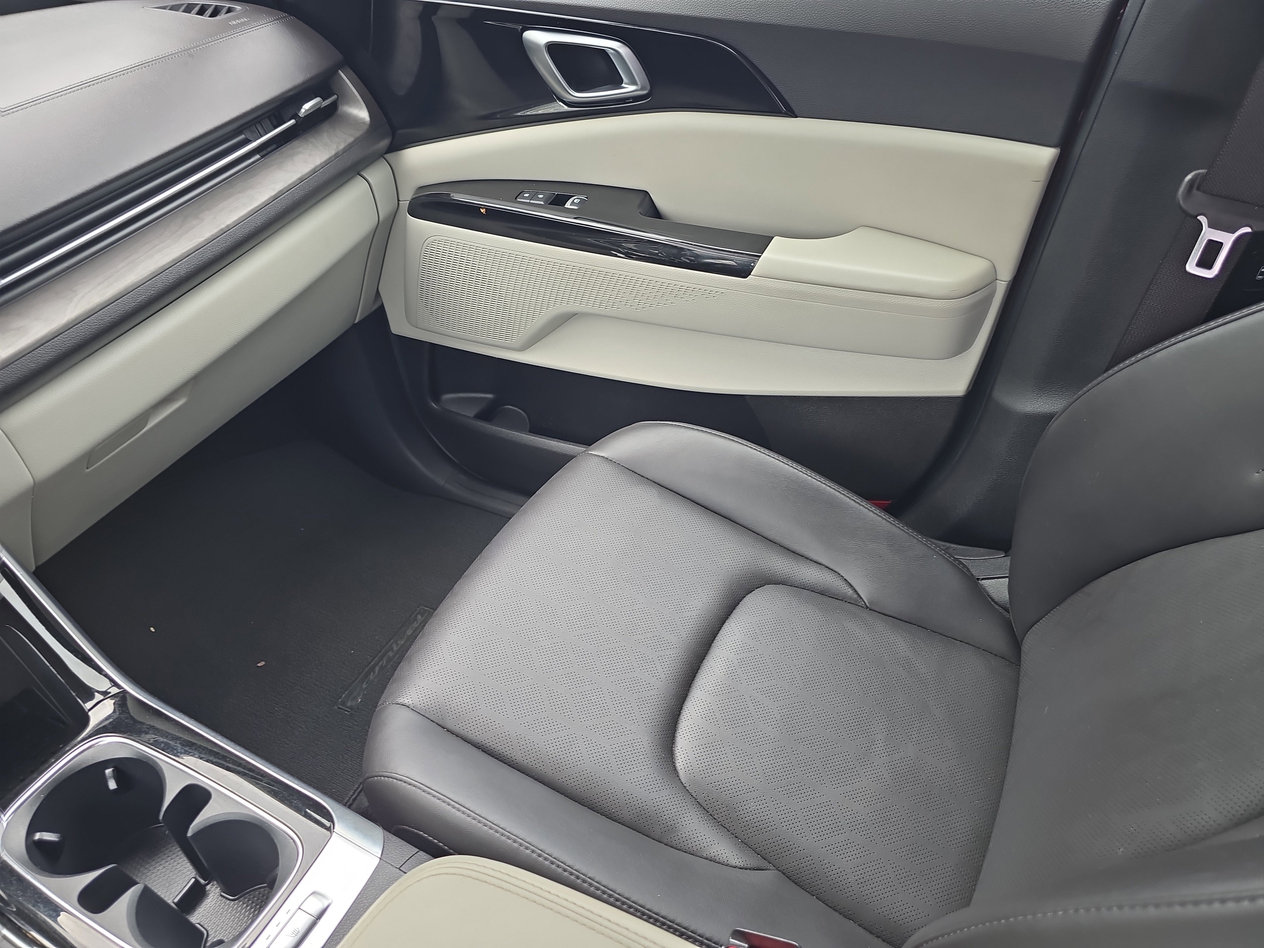 Certified 2023 Kia Carnival EX image 16